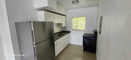 9800 East Bay Harbor Drive in Bay Harbor Islands, FL - Foto de edificio - Interior Photo
