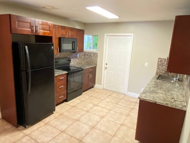 141 NW 10th St in Pompano Beach, FL - Building Photo - Building Photo