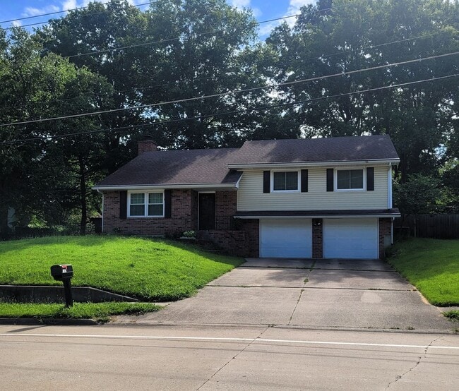 property at 2108 Grant Ln