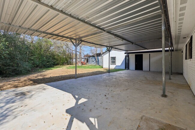 property at 3919 Galway Ln