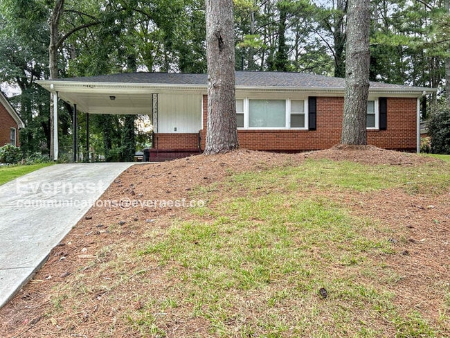 property at 2592 Plantation Dr