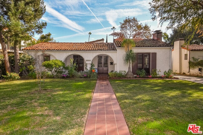 property at 2814 Fleur Dr