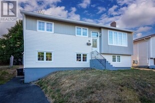30 Lloyd Crescent in St John's, NL - Building Photo