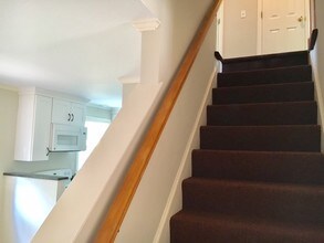 40 Hobart Ln in Amherst, MA - Foto de edificio - Building Photo