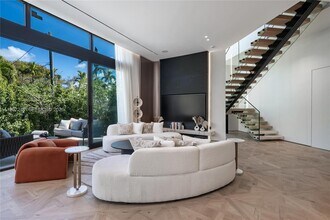 1045 W 47th Ct in Miami Beach, FL - Building Photo - Building Photo