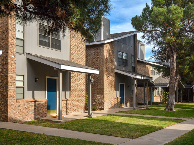 Country Crest Townhomes in Odessa, TX - Building Photo - Building Photo