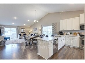 6613 Jasmine Ave S in Cottage Grove, MN - Building Photo - Building Photo