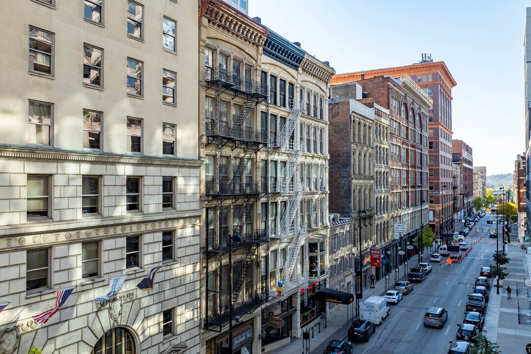 115 W 4th St in Cincinnati, OH - Foto de edificio