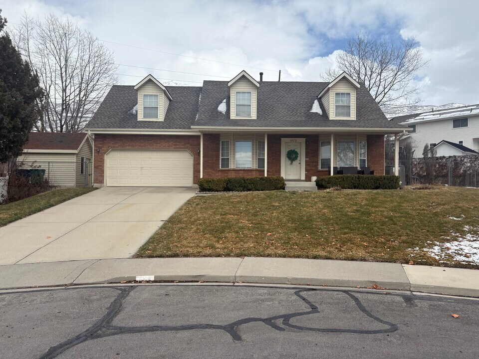 1972 N 230 E St in Orem, UT - Building Photo
