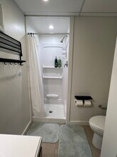 118 153rd Pl SE, Unit ADU in Bellevue, WA - Foto de edificio - Building Photo