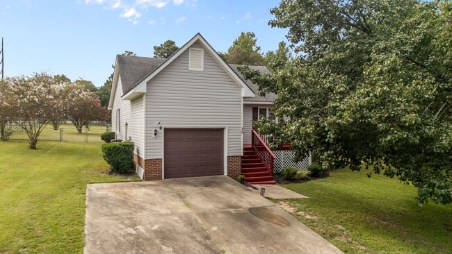 39 Orrin Ct in Spring Lake, NC - Building Photo - Building Photo