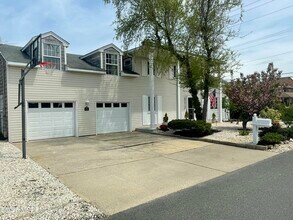 300 Bay Ln in Mantoloking, NJ - Building Photo - Building Photo