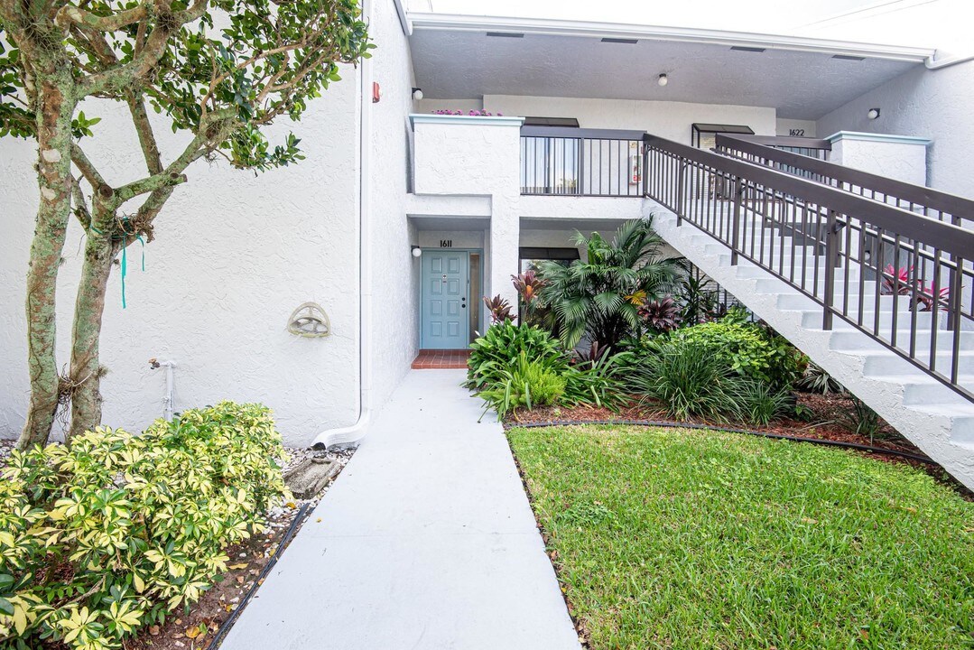 5086 Golfview Ct-Unit -1611 in Delray Beach, FL - Building Photo
