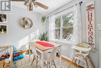 1 Middle St in Georgina, ON - Building Photo - Building Photo