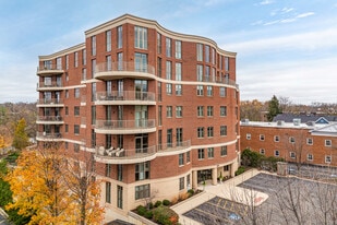 520 S Washington St in Naperville, IL - Building Photo