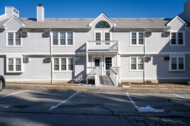 Longview Village Condominiums in Waterford, CT - Building Photo - Building Photo