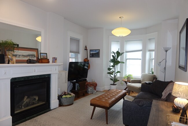 252 W 3rd St, Unit 1