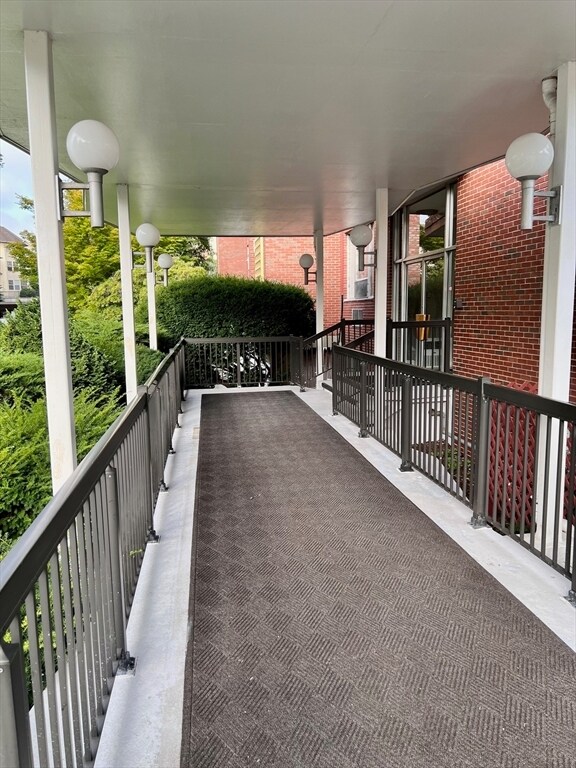 20 Hammond Pond Pkwy in Newton, MA - Building Photo - Building Photo