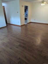 36 Thompson Rd in Manchester, CT - Building Photo - Building Photo