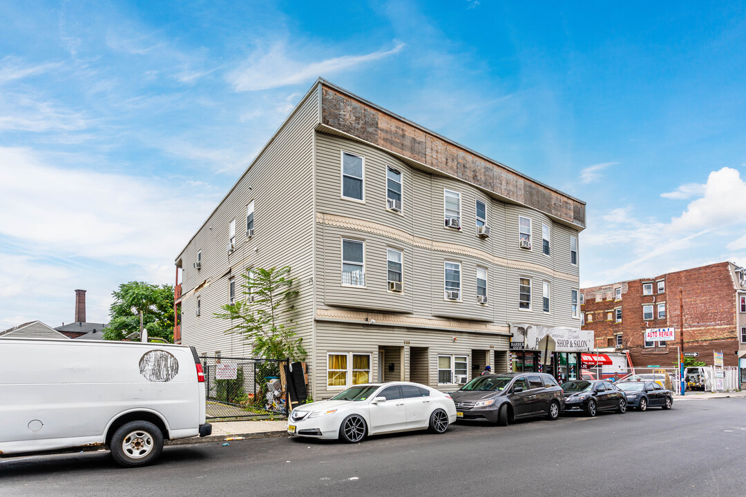 334 Market st in Paterson, NJ - Building Photo