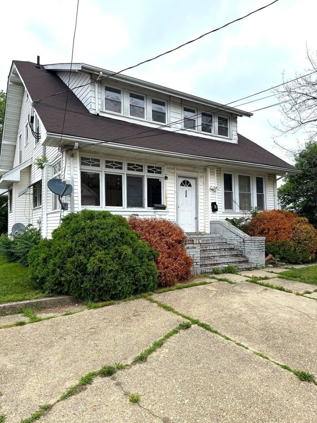 property at 220 W Plum St