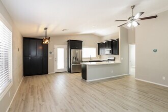 8751 W Loma Ln in Peoria, AZ - Building Photo - Building Photo