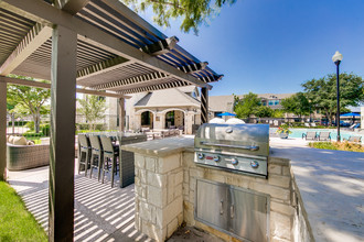 Toscana at Valley Ridge in Lewisville, TX - Foto de edificio - Building Photo