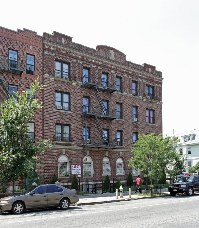 2302 Clarendon Rd in Brooklyn, NY - Building Photo - Building Photo