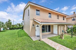 4299 Coral Springs Dr in Coral Springs, FL - Building Photo