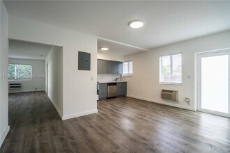 1750 S Treasure Dr in North Bay Village, FL - Building Photo - Building Photo