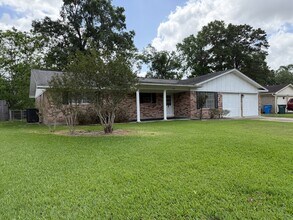 880 Lockwood Dr in Beaumont, TX - Building Photo - Building Photo