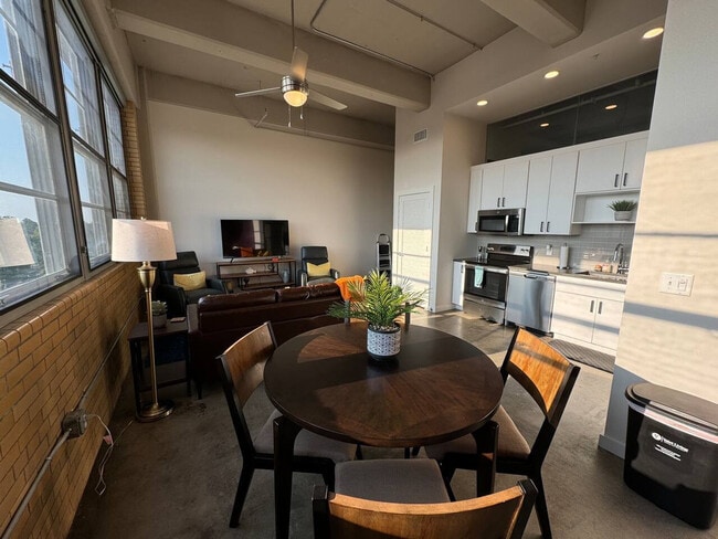 1100 Richmond Hwy in Richmond, VA - Building Photo - Building Photo