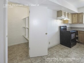 1904 Rexford Dr-Unit -Unit 4 in Las Vegas, NV - Foto de edificio - Building Photo