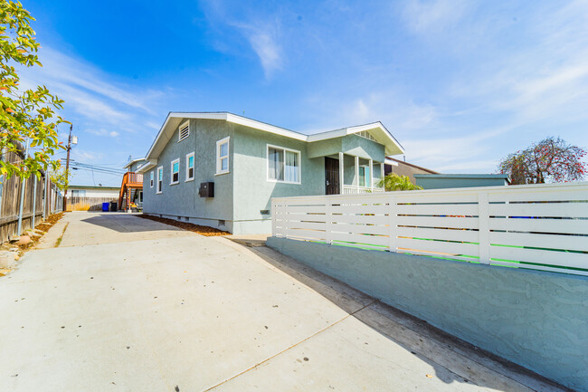 3827 Winona Ave in San Diego, CA - Building Photo - Building Photo