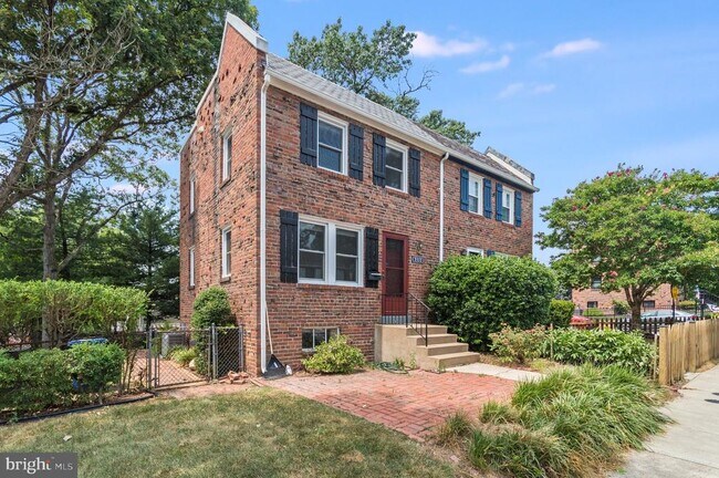 2052 N Brandywine St in Arlington, VA - Building Photo - Building Photo
