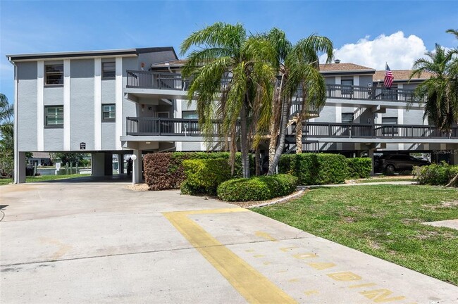 326 Windrush Blvd in Indian Rocks Beach, FL - Building Photo - Building Photo