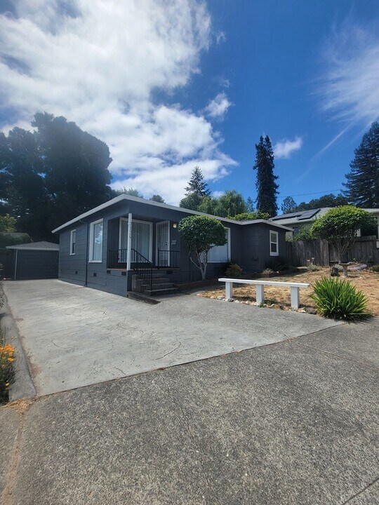 7139 Maple Ave in Sebastopol, CA - Building Photo