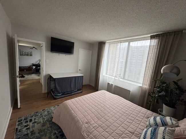 3705 S George Mason Dr, Unit 2018S in Falls Church, VA - Foto de edificio - Building Photo