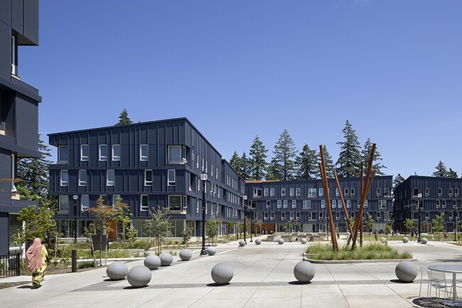 Rockwood Village Apartments in Portland, OR - Foto de edificio - Building Photo