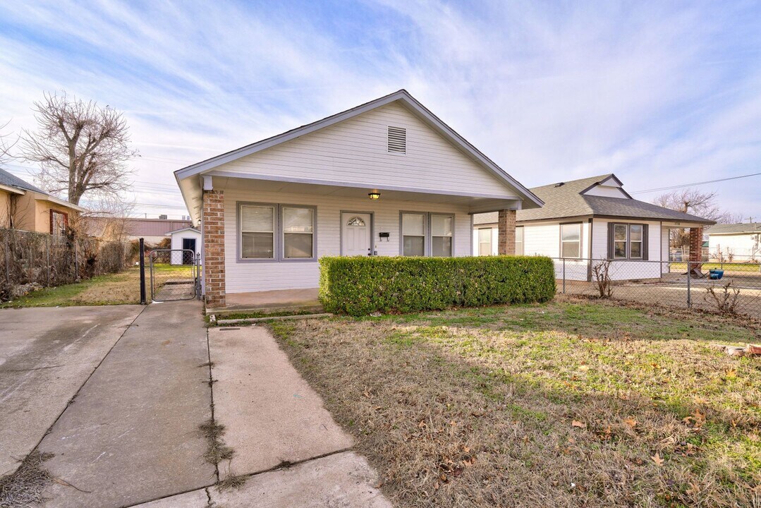 1736 NW 7th St in Oklahoma City, OK - Building Photo