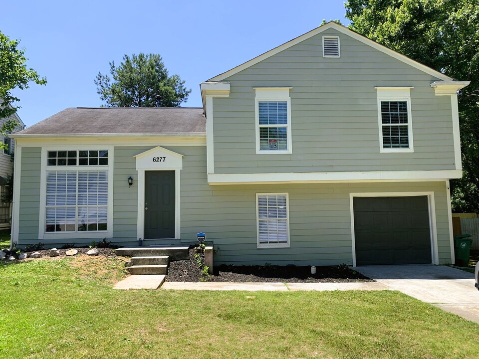 6277 Marbut Farms Trail in Lithonia, GA - Building Photo