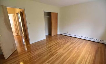 73 Parkman St, Unit 2B in Brookline, MA - Foto de edificio - Building Photo