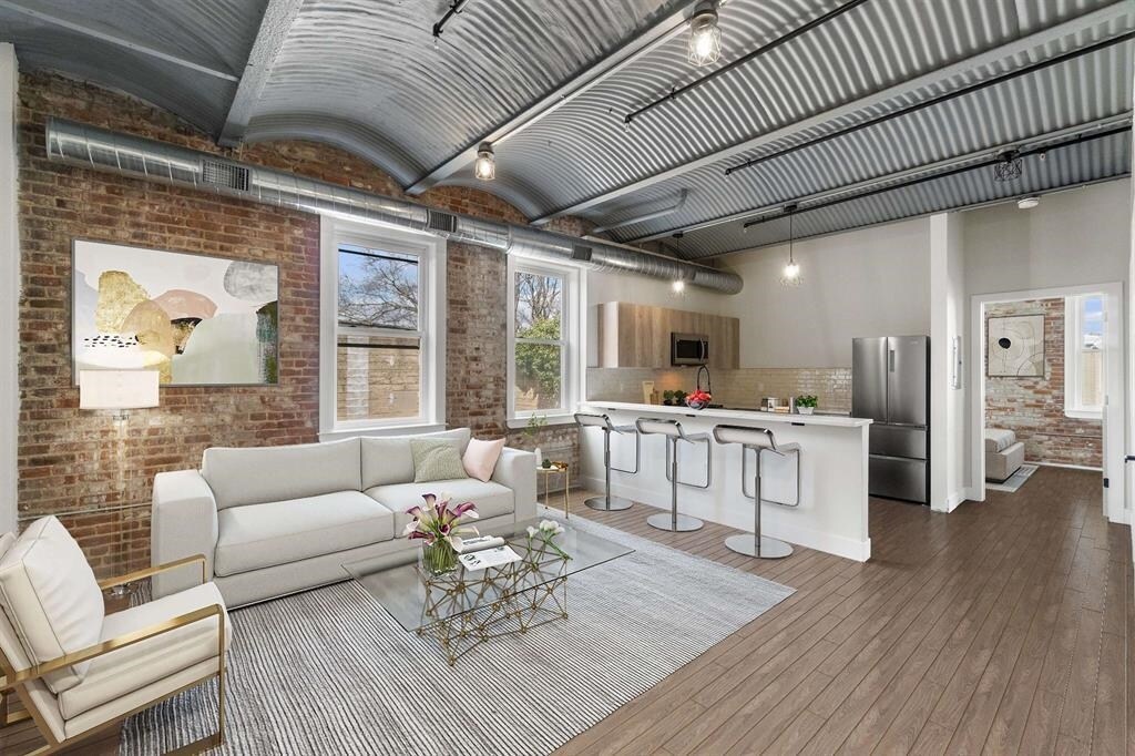 21 W 20TH St in Bayonne, NJ - Building Photo