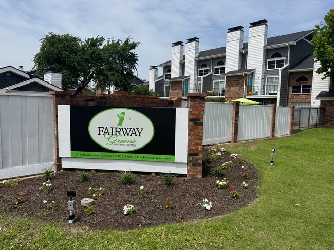 Fairway Greens Apartments in Dallas, TX - Foto de edificio - Building Photo