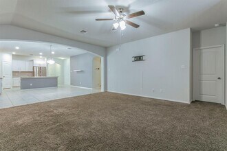 117 Kinglet Dr in Jarrell, TX - Building Photo - Building Photo