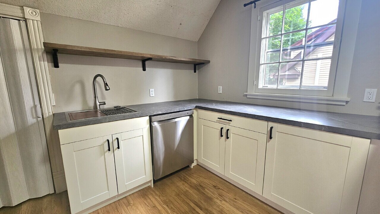 3832 Harriet Ave in Minneapolis, MN - Building Photo