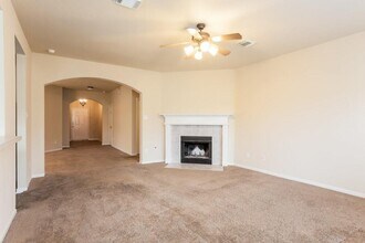923 Chad Ln in Baytown, TX - Building Photo - Building Photo