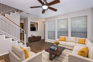 2805 Meadow Park Dr in Bedford, TX - Building Photo