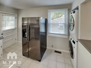 607 Ben Allen Rd in Nashville, TN - Foto de edificio - Building Photo