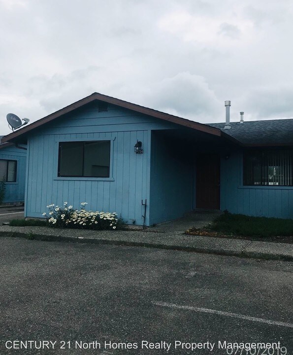 1802 N 40th Pl in Mount Vernon, WA - Building Photo